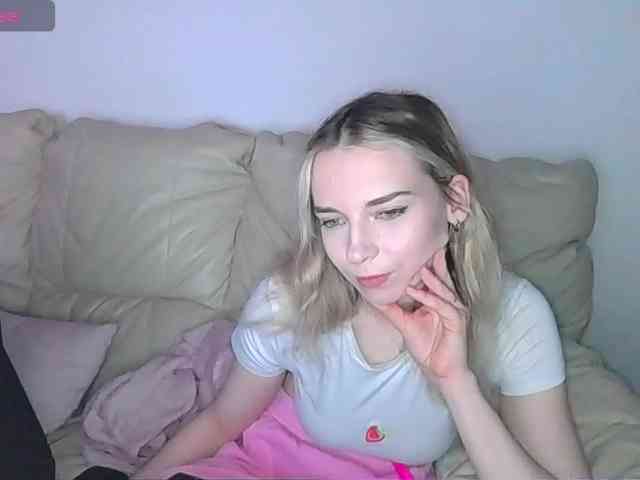 Model: Almondmilka