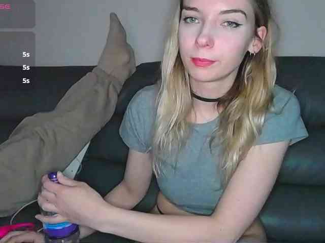 Model: Almondmilka