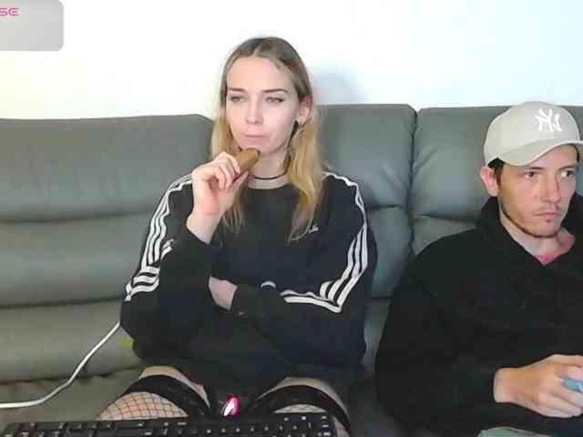 Almondmilka webcam