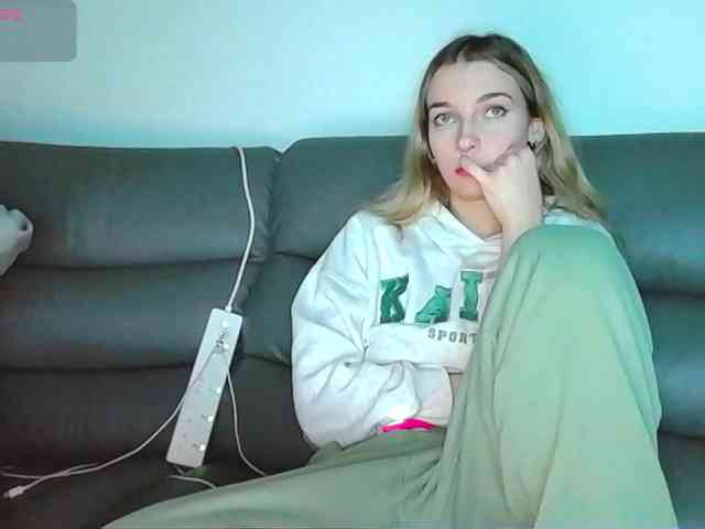 Almondmilka webcam