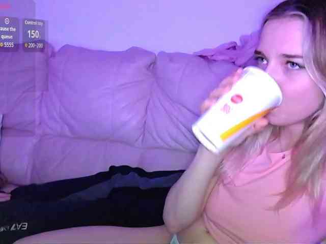 Model: Almondmilka