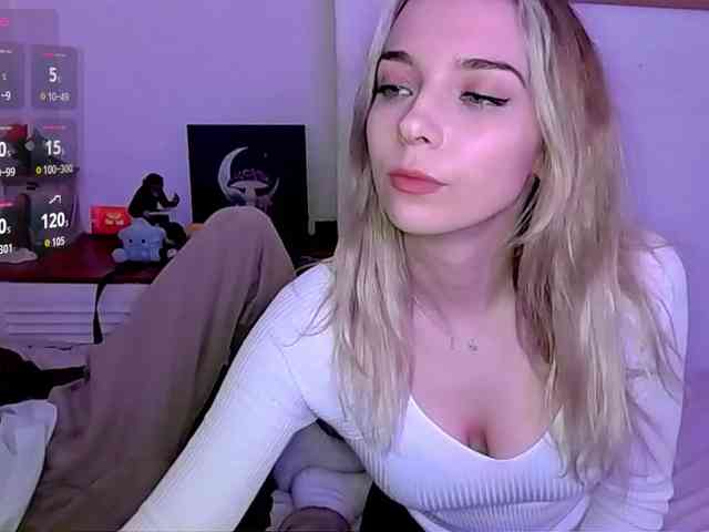 Model: Almondmilka