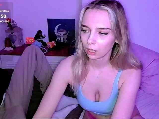 Almondmilka webcam