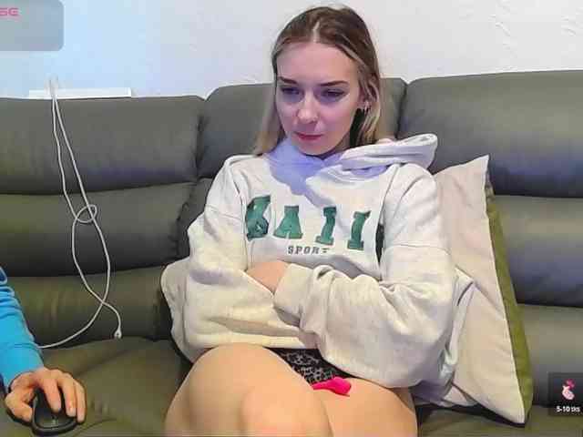 Almondmilka webcam