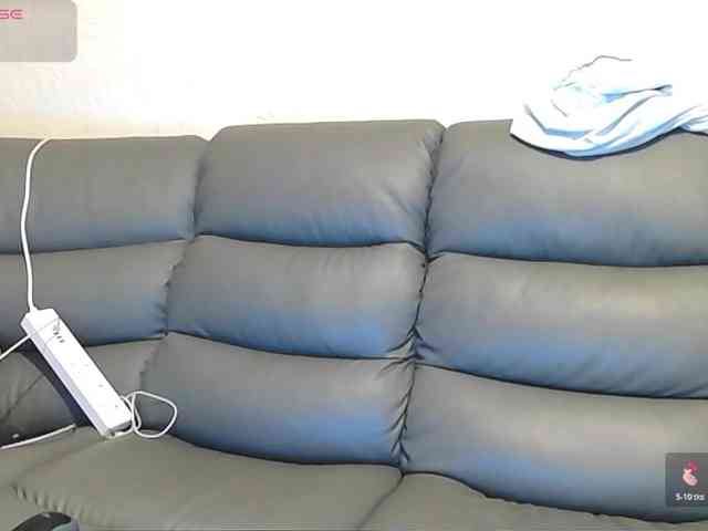 Almondmilka webcam