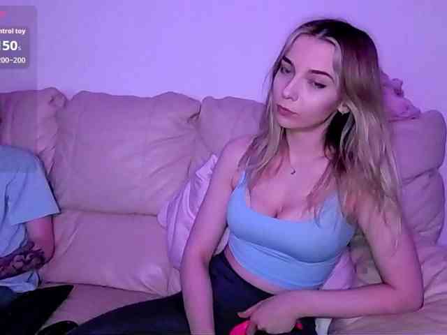 Almondmilka webcam
