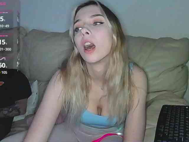 Almondmilka webcam