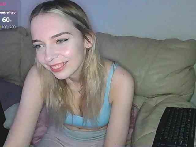 Almondmilka webcam