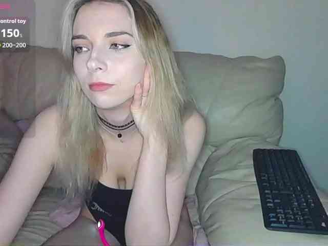 Almondmilka webcam