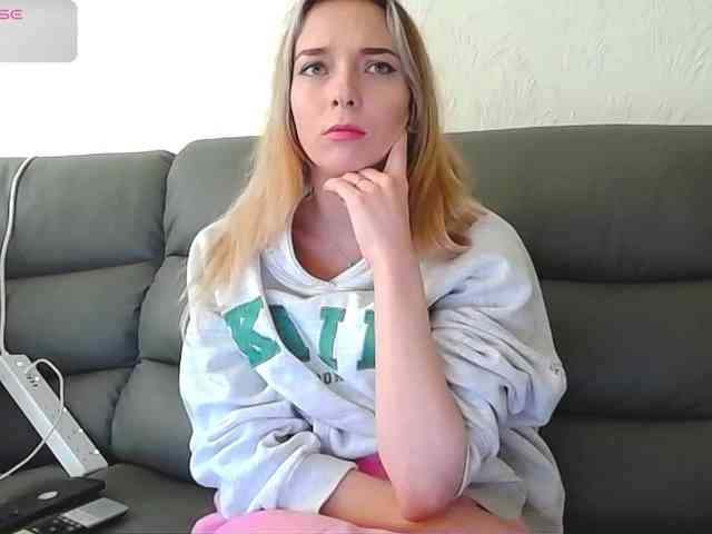 Model: Almondmilka