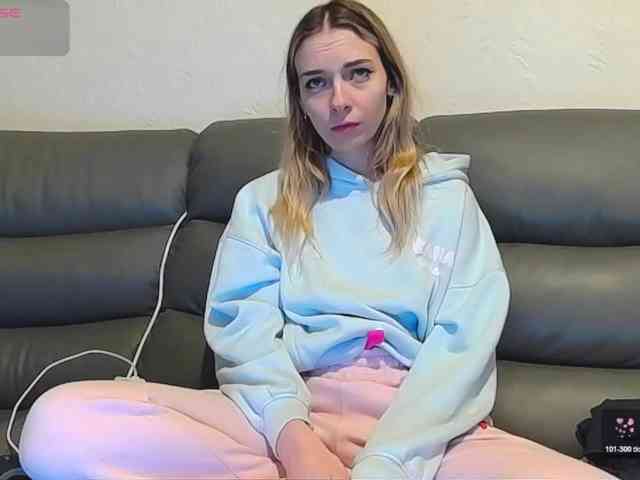 Almondmilka webcam