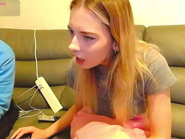 Almondmilka webcam