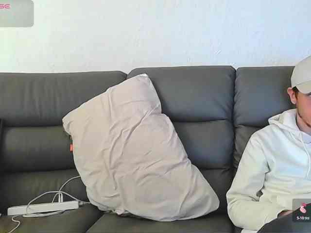 Almondmilka webcam