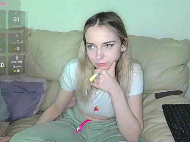 Model: Almondmilka