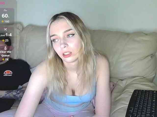 Almondmilka webcam