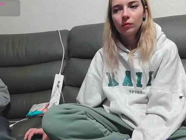 Almondmilka webcam