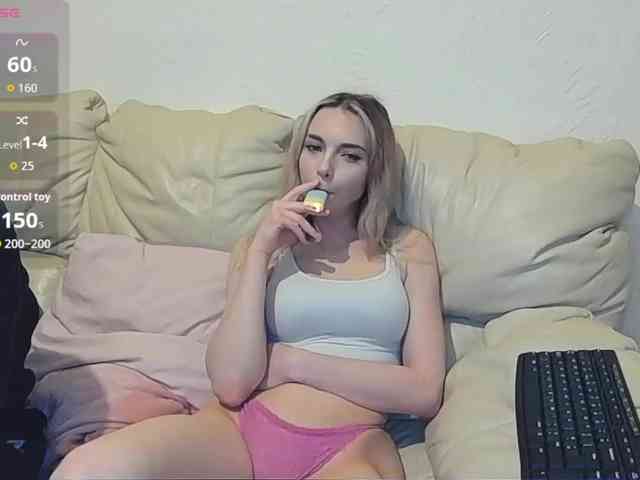 Almondmilka webcam