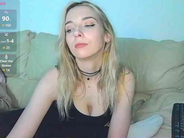Model: Almondmilka