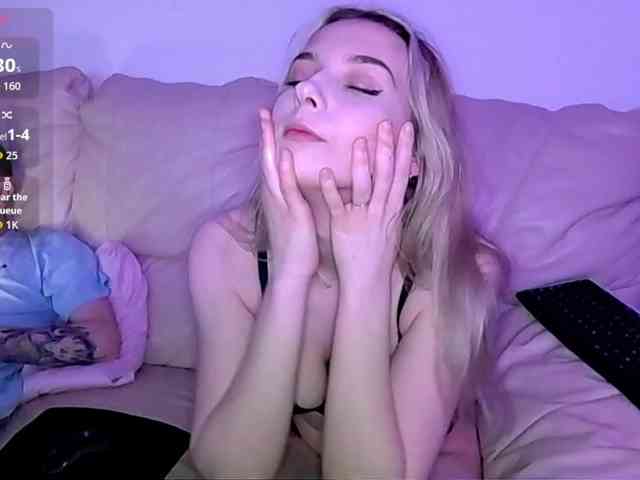 Almondmilka webcam