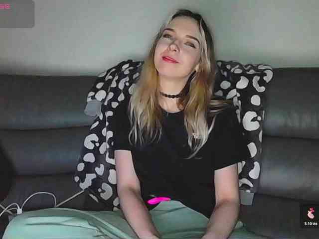 Almondmilka webcam