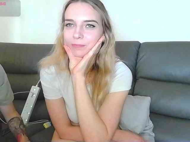 Almondmilka webcam