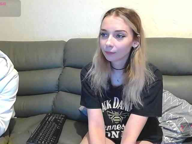 Almondmilka webcam