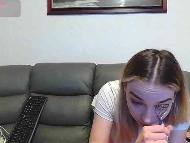 Almondmilka webcam
