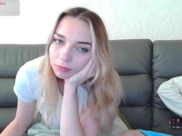 Model: Almondmilka