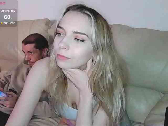 Almondmilka webcam
