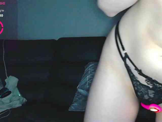 Almondmilka webcam