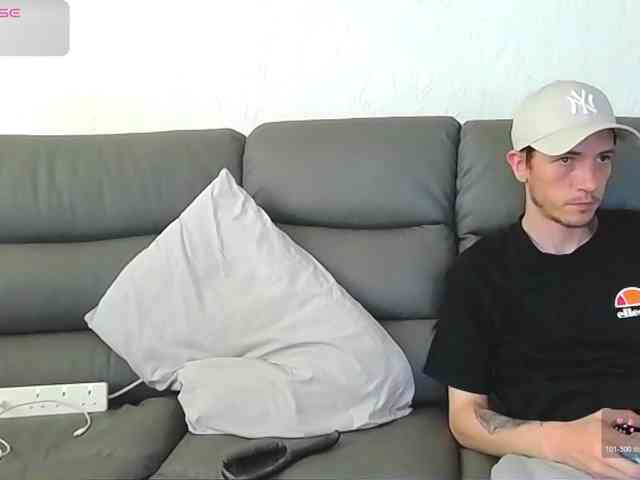 Almondmilka webcam