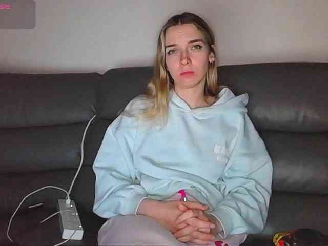 Model: Almondmilka