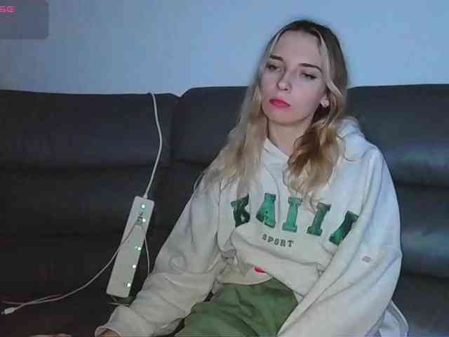 Almondmilka webcam