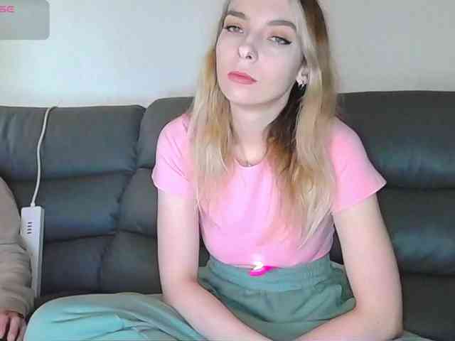 Almondmilka webcam