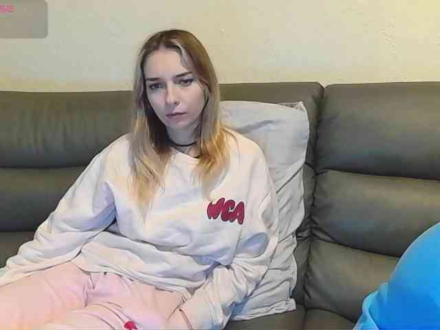 Almondmilka webcam