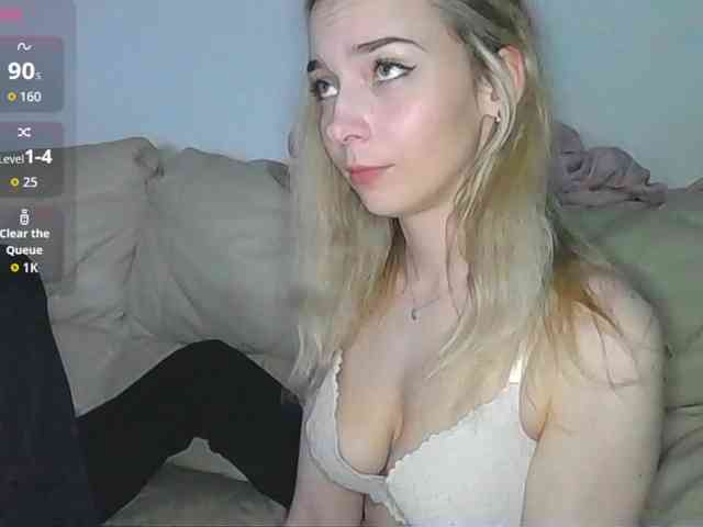 Model: Almondmilka