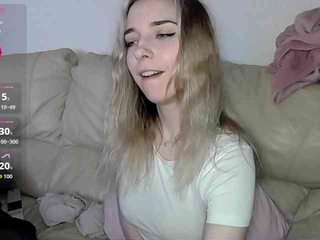 Almondmilka webcam