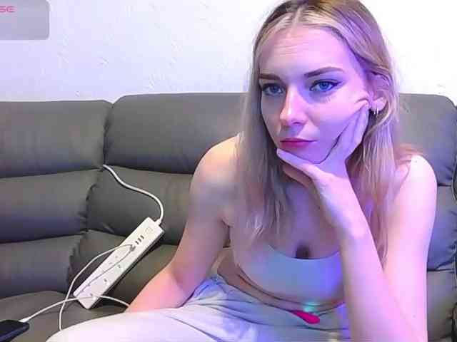 Almondmilka webcam