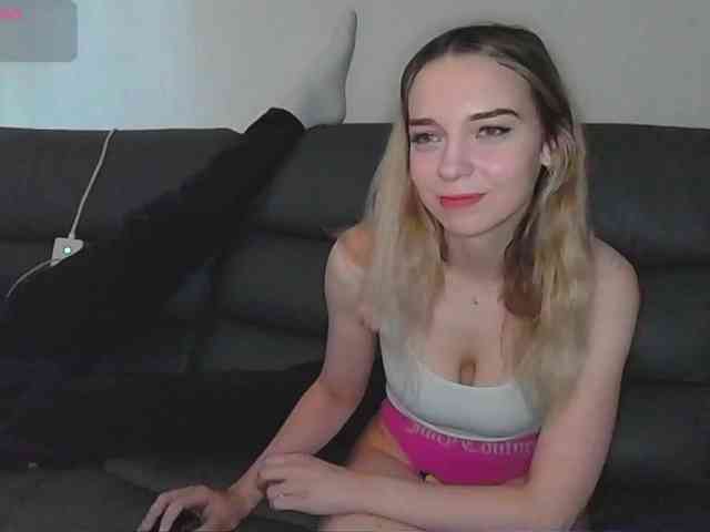 Almondmilka webcam