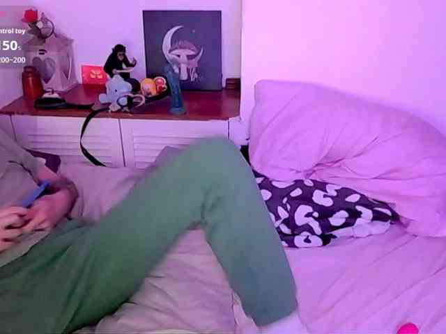 Almondmilka webcam
