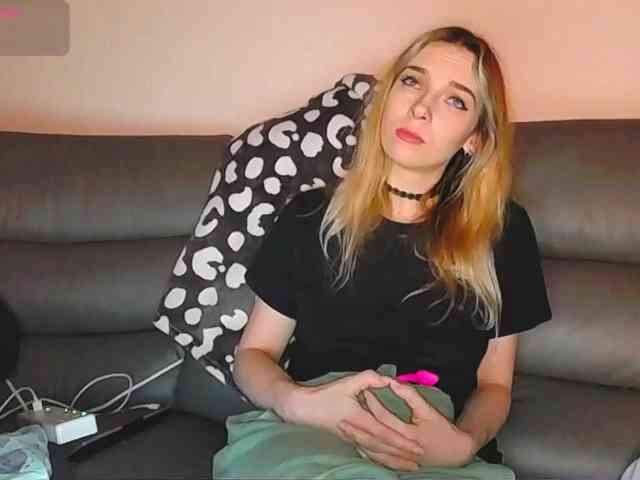 Almondmilka webcam