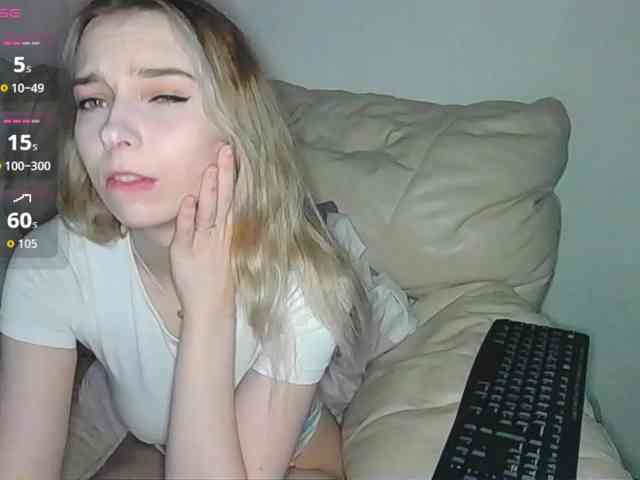 Almondmilka webcam