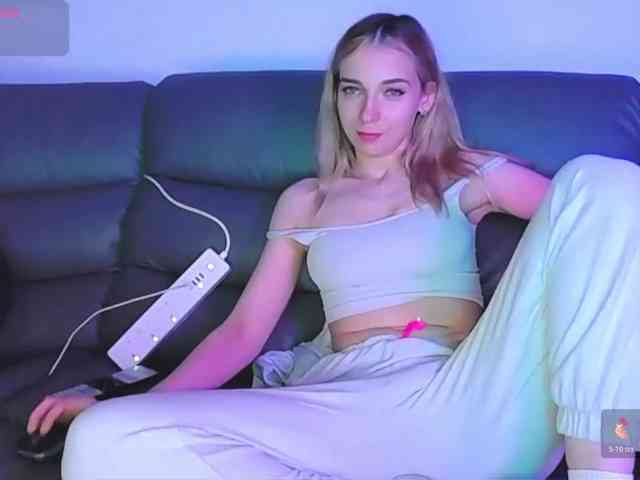 Model: Almondmilka