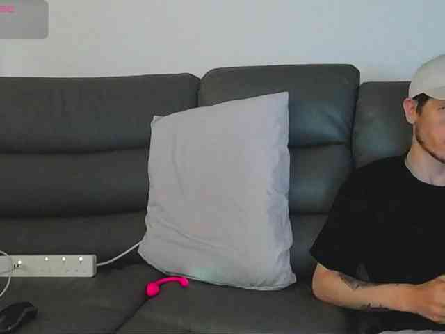 Almondmilka webcam