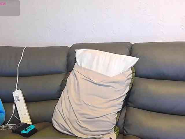 Almondmilka webcam
