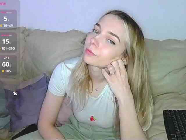 Model: Almondmilka
