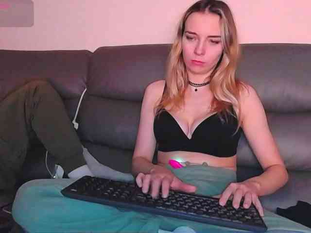 Model: Almondmilka
