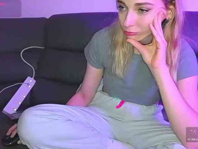 Almondmilka webcam