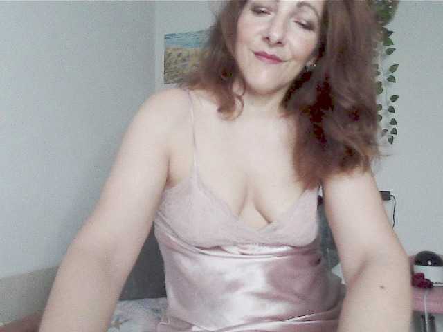 MilfiViviana Live Cam and Statistics on UnifiedCams