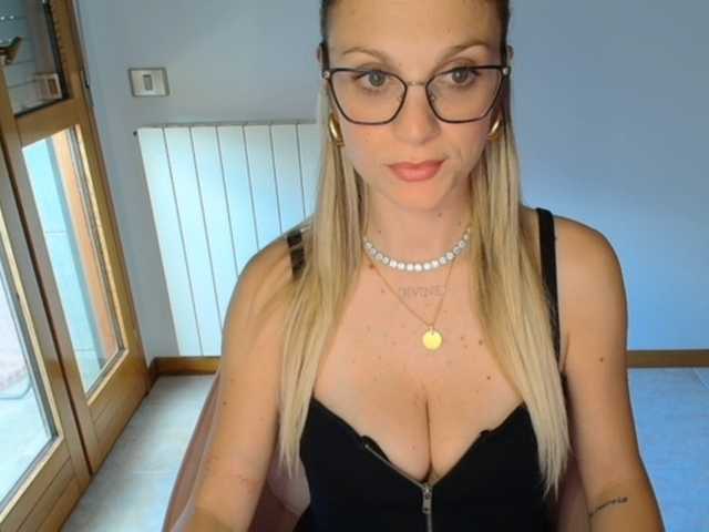 HotDorra live cam on BongaCams